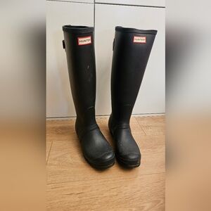 Women's Black Knee-High Boots